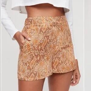 Aritzia Babaton Conan Snakeskin Printed Dress Shorts